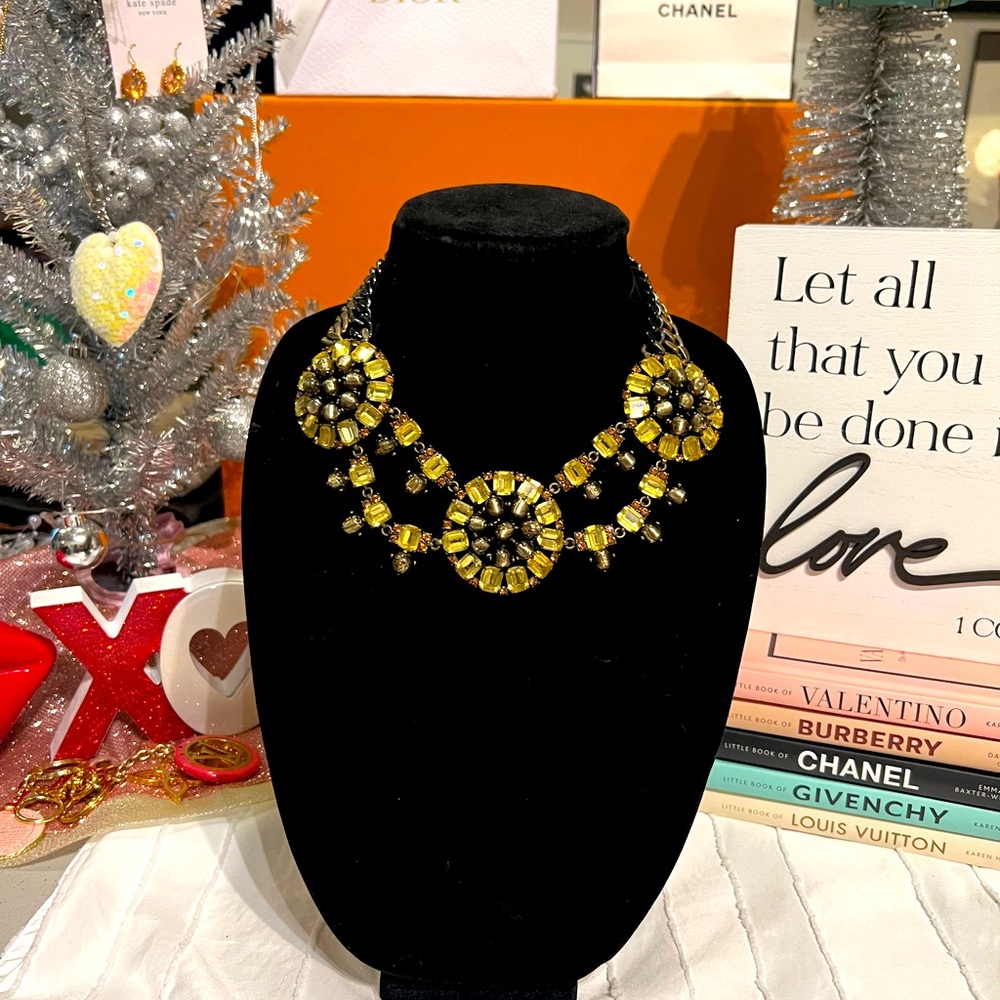 EUC vintage Stella and Dot blended metals with yellow stone necklace.